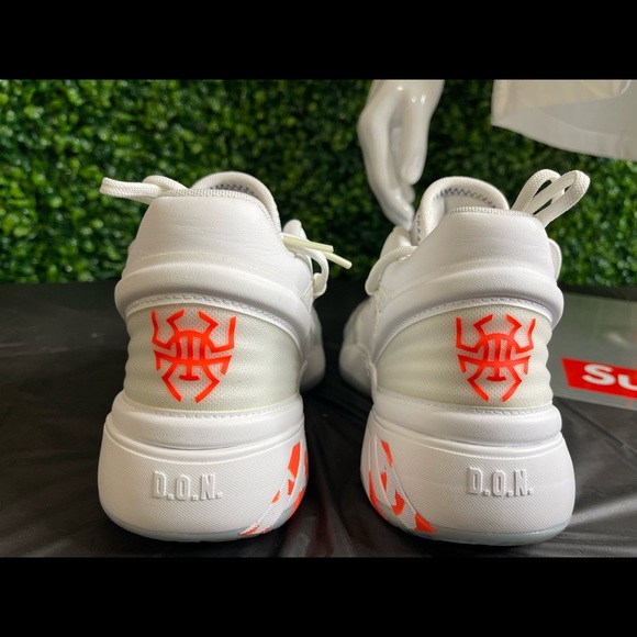 ADIDAS D.O.N. ISSUE #2 (Sz 6w=4.5y) - Picture 3 of 6